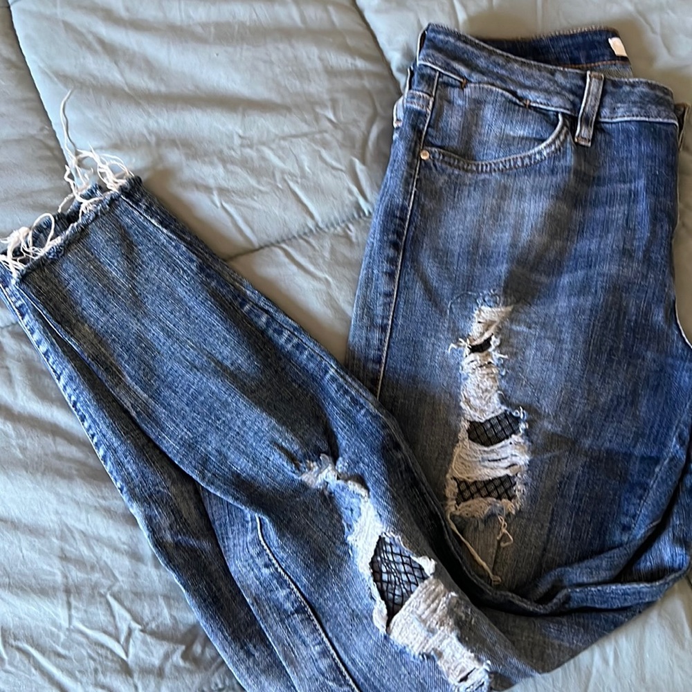 Guess ankle jeans with fishnet in them